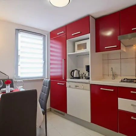 Katrina & Matthew By Rent Istria * ברטוניגלה